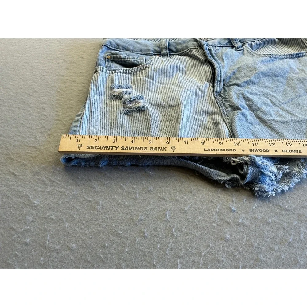 Rewash Mixed Media Denim Shorts Pinstripe Distressed Frayed Size‎ 11/30 Boho